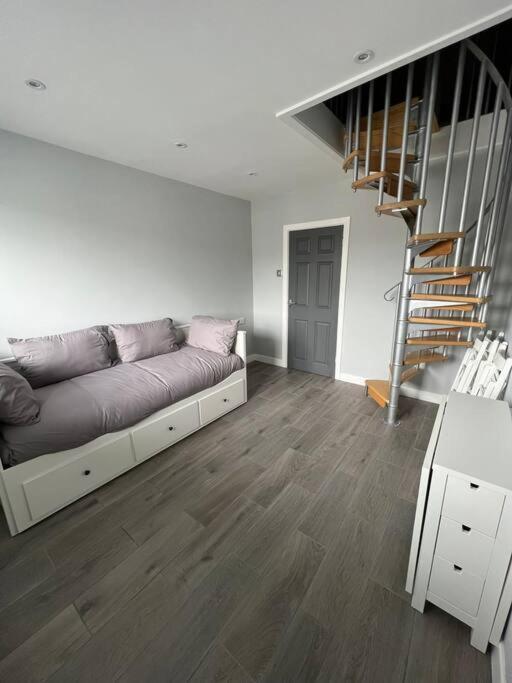 Superb Three Bed Garnant Duplex! Apartment Екстериор снимка