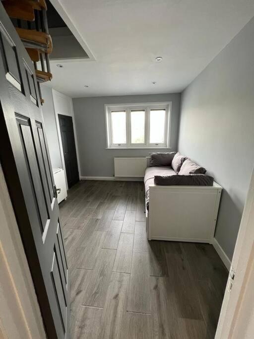 Superb Three Bed Garnant Duplex! Apartment Екстериор снимка